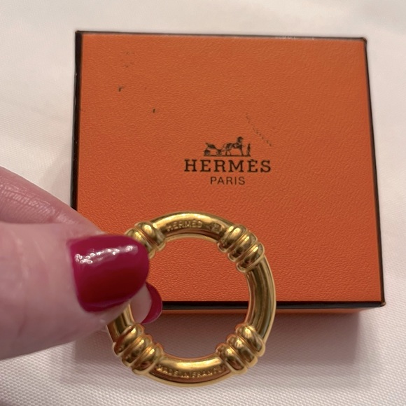 HERMÈS Bouet Gold Plated Women's Scarf Ring Like New (box not included) - Picture 7 of 10